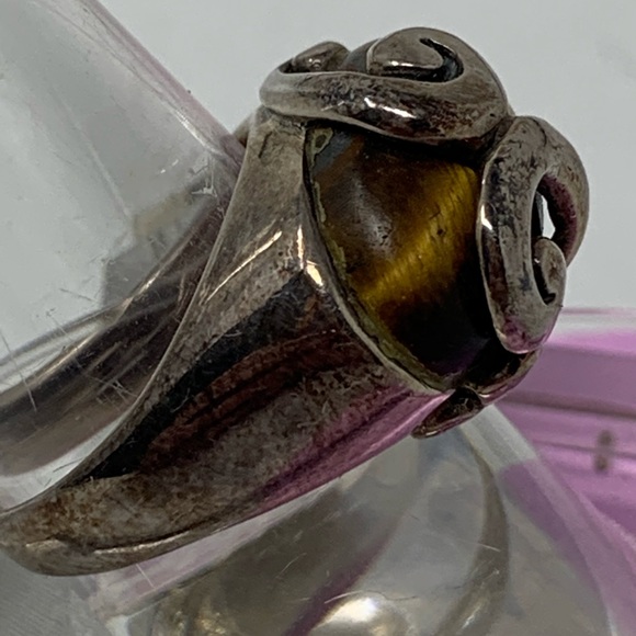 Ring - Picture 3 of 4